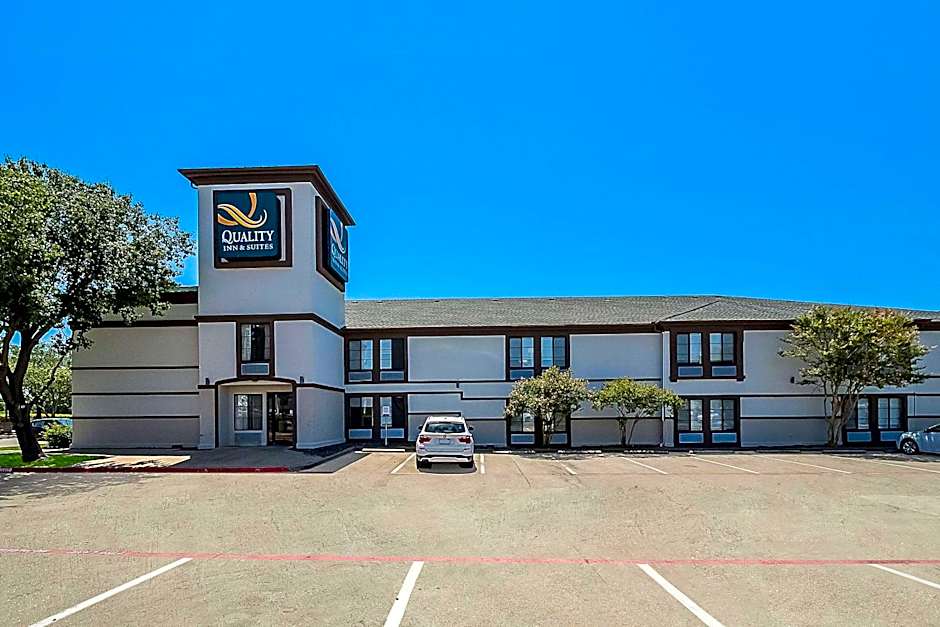 Quality Inn & Suites DFW Airport South