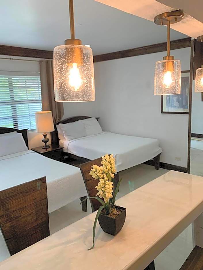 Colony Club Inn & Suites