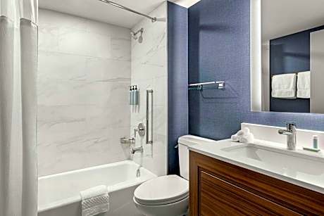 2 Bedroom Suite, Bedroom 1: 1 King, Bedroom 2: 2 Queen, Sofa bed