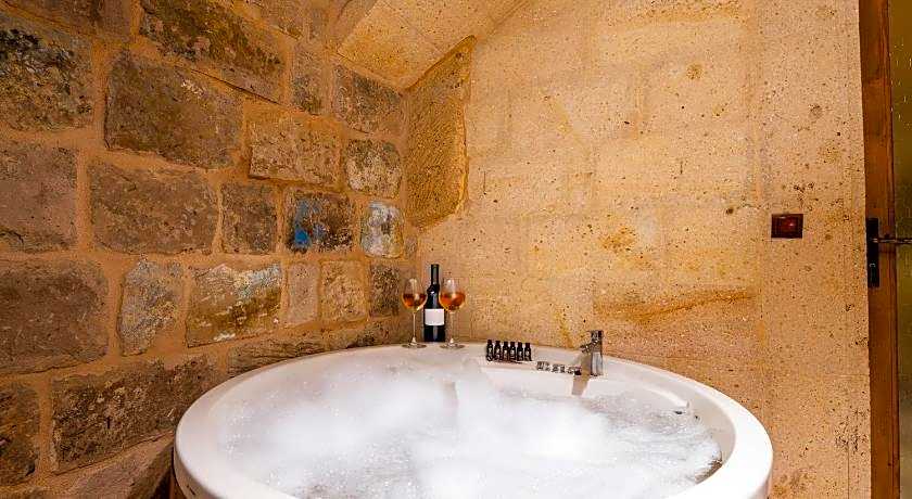 Ares Cave Suites