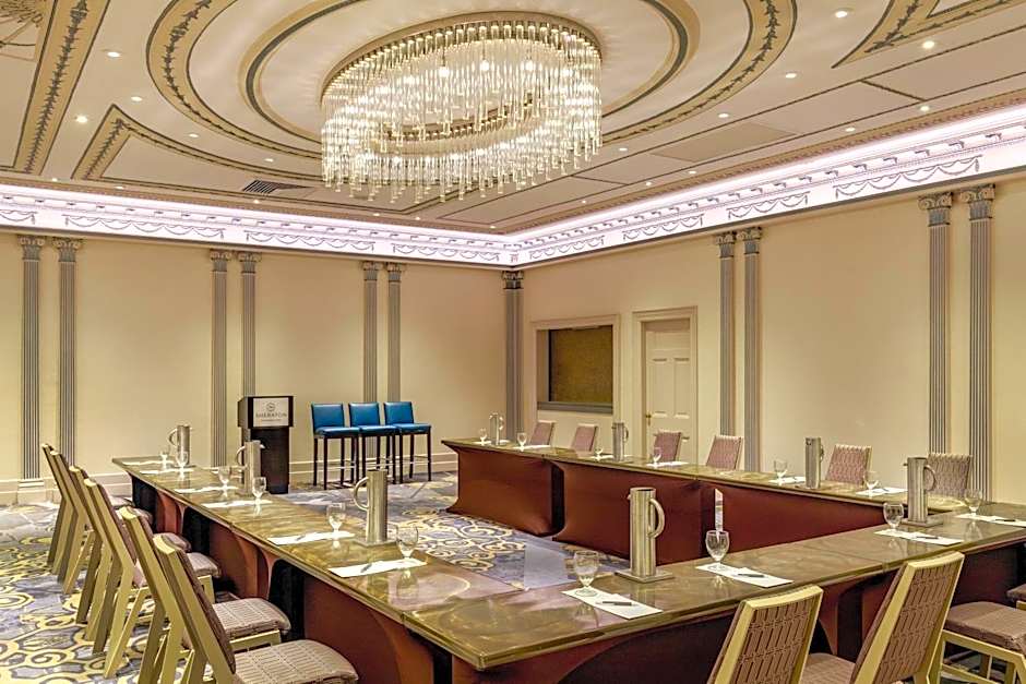 Sheraton Commander Hotel