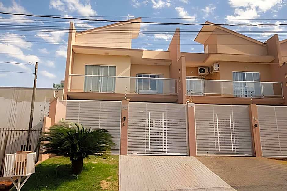 Sobrado com 1 suite 2 quarto ar 1km Shopping JL