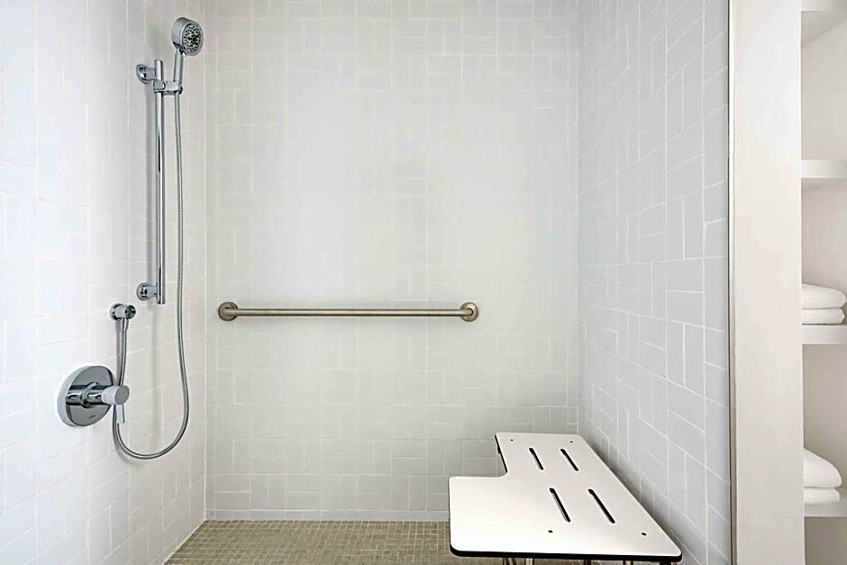 Hampton by Hilton Grand Cayman Seven Mile Beach