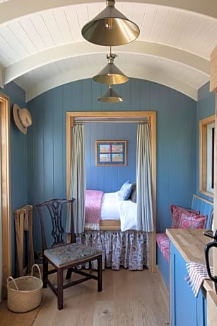 Hill House B & B & Luxury Shepherds Huts