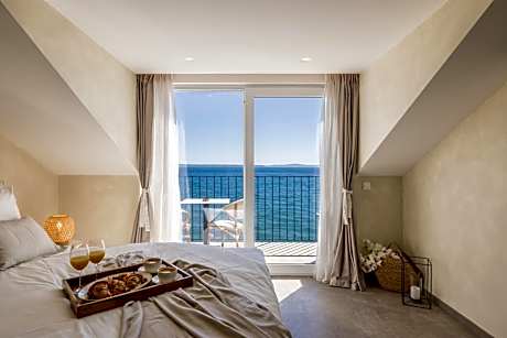 Double Room with Balcony and Sea View
