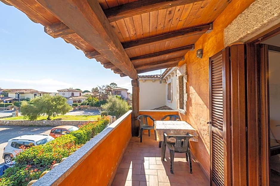 ISS Travel Apartaments, Via del Tirreno 300 m from la Cinta beach