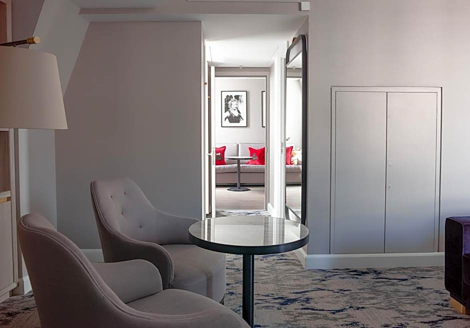 The Trafalgar St. James London, Curio Collection by Hilton