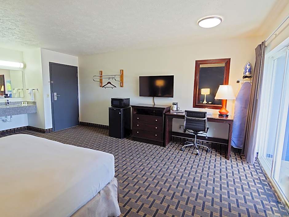 SilverStone Inn North Spokane
