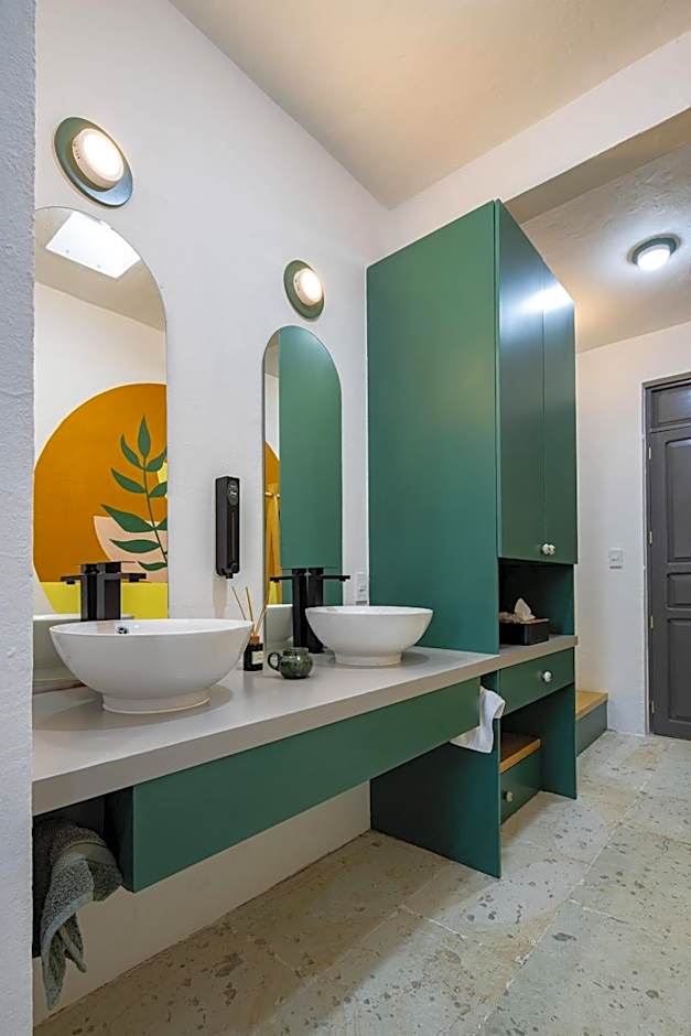 Sleeps 9, Outdoor Space, PingPong Table, in Villa