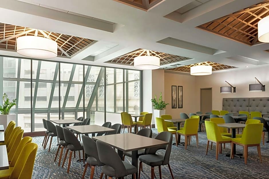 Embassy Suites by Hilton Indianapolis Downtown