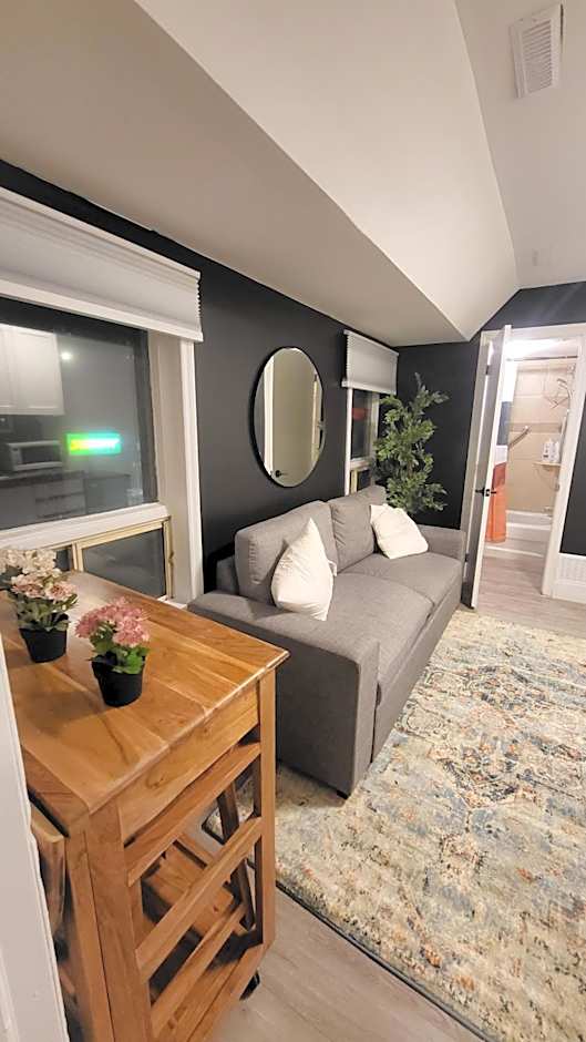 JstLikeHome - Old Ottawa Suite & Guesthouse