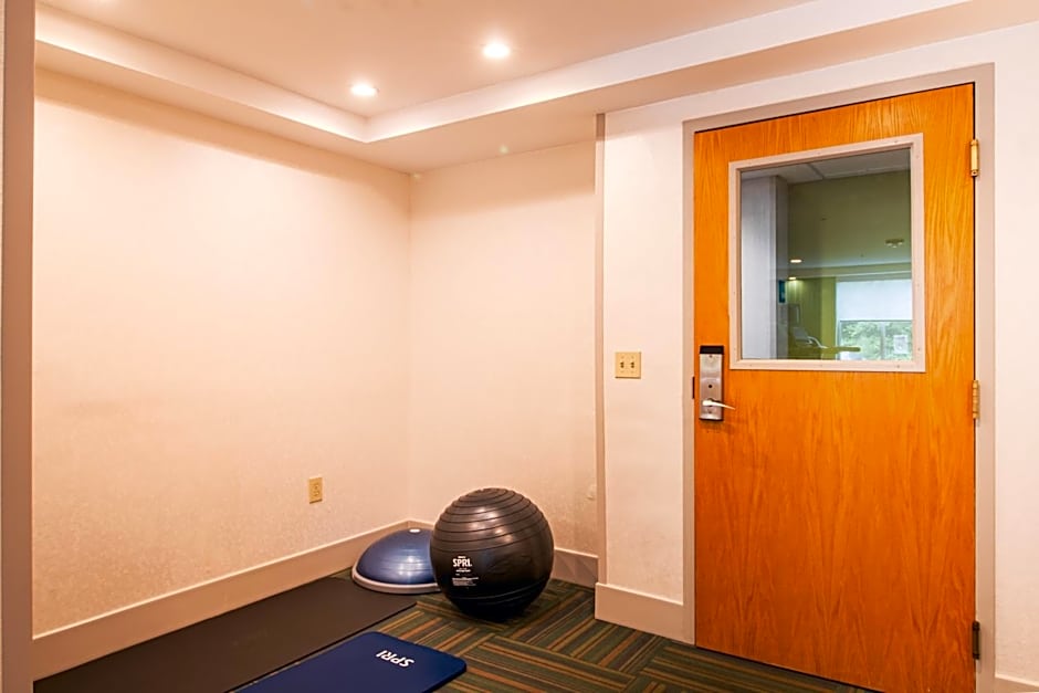 Holiday Inn Express & Suites Lincoln East - White Mountains By IHG