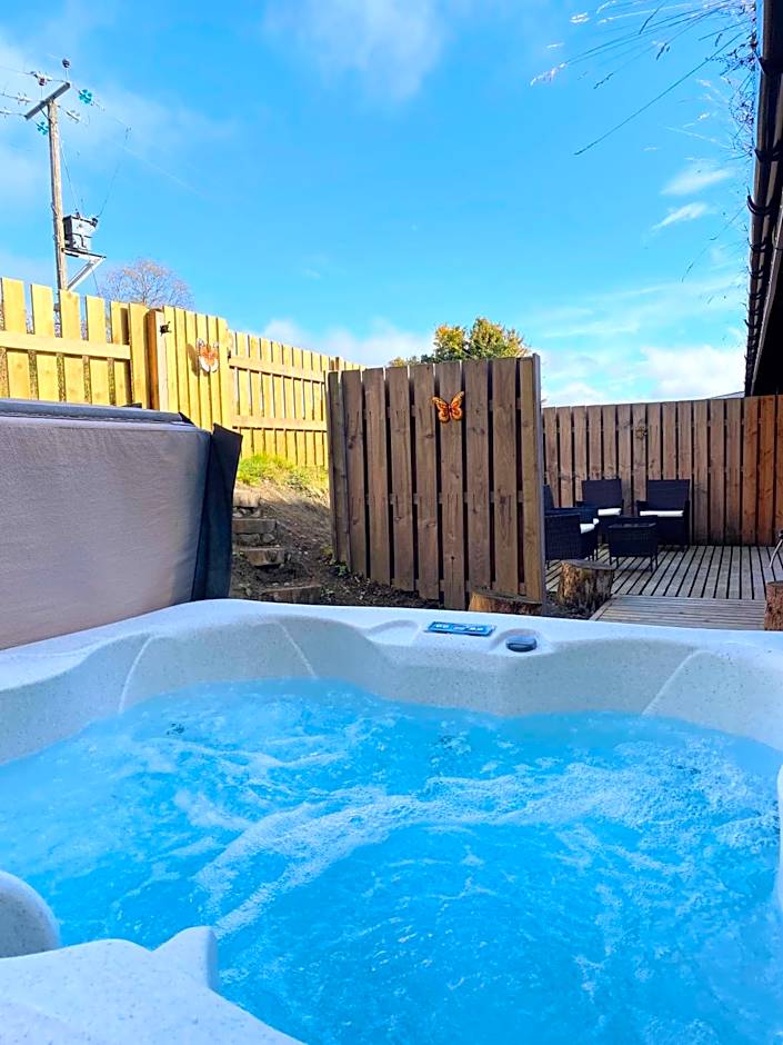 Kaoglen Squirrel Drey-Hot Tub-Pet Friendly-Perth