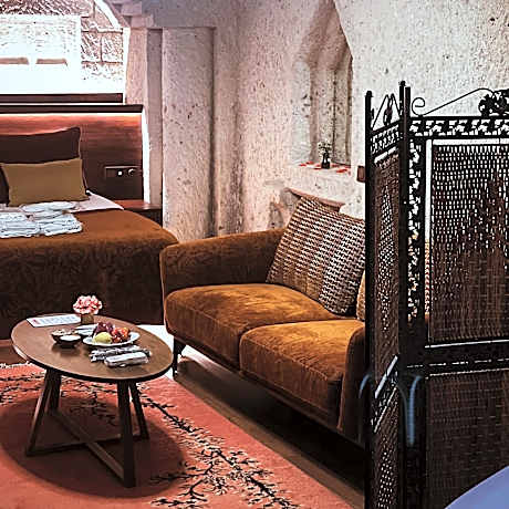 Honeymoon Cave Suite with Spa Bath