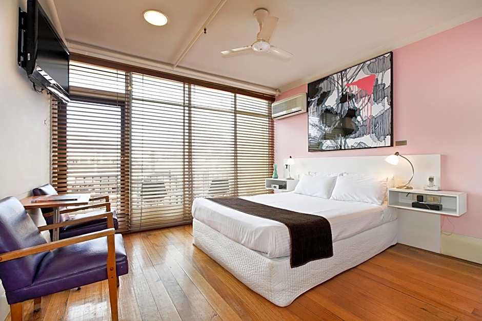 Tolarno Hotel