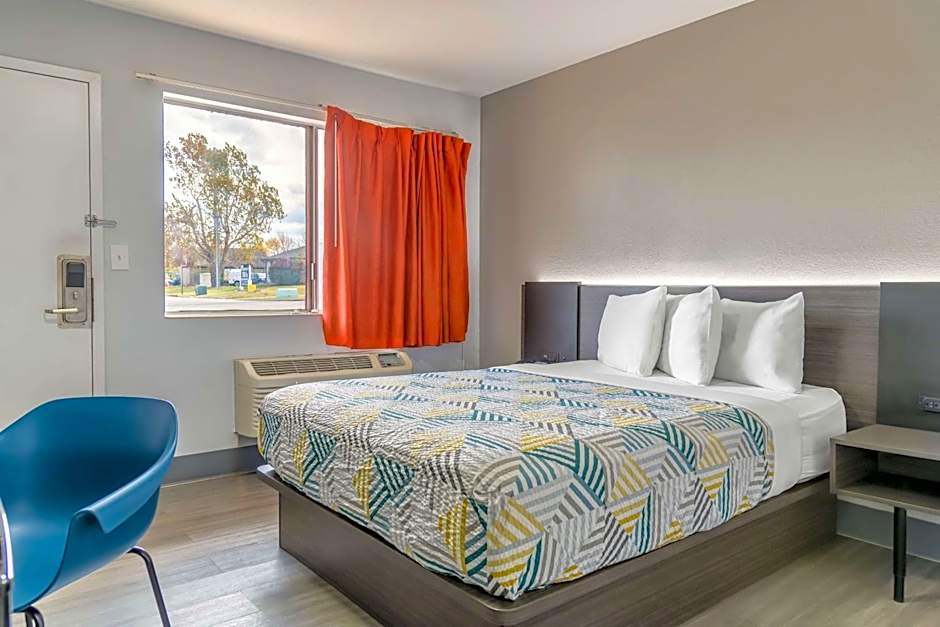 Home 6 Motel
