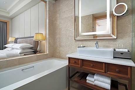 Club Room, 1 King Bed