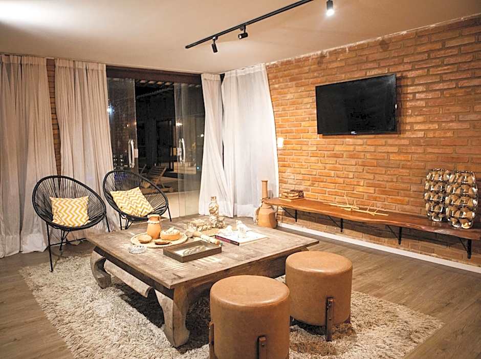 Casa com 5 suítes, sauna, piscina e área gourmet