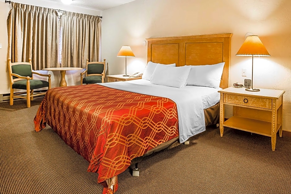 Econo Lodge Inn & Suites Kalispell - Glacier National Park Gateway