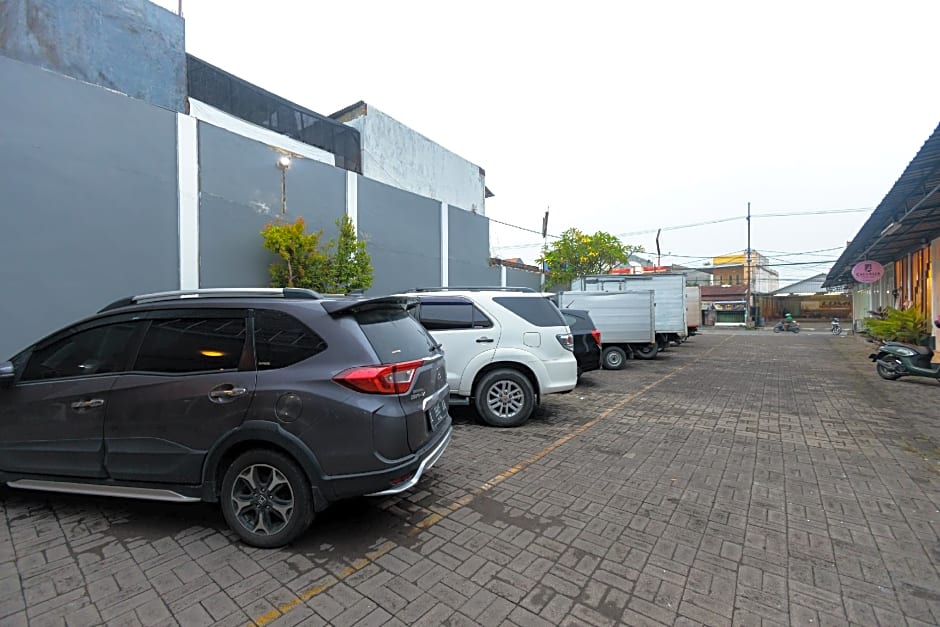 RedDoorz @ Kutisari Surabaya