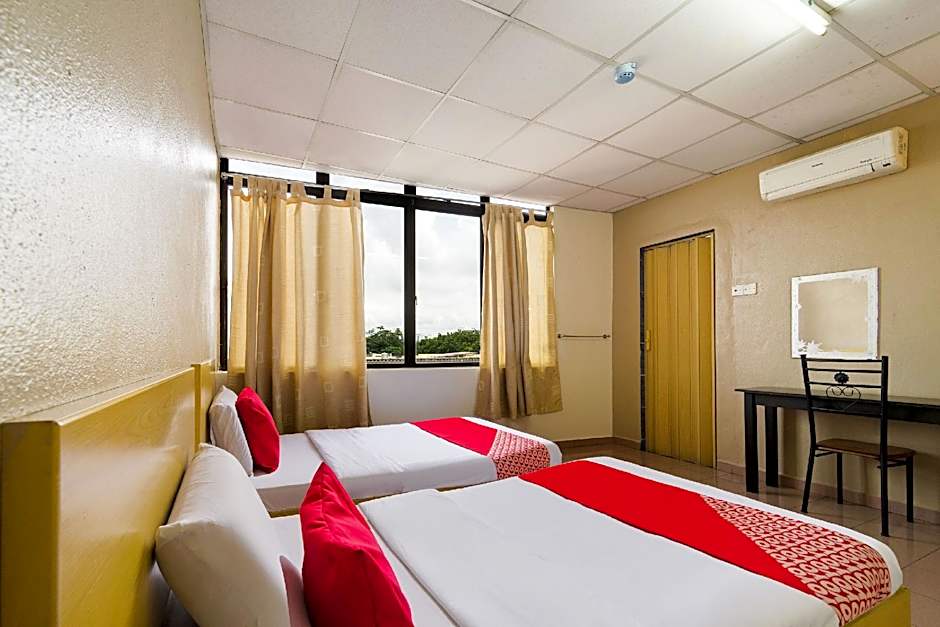 OYO 89461 CP Hotel