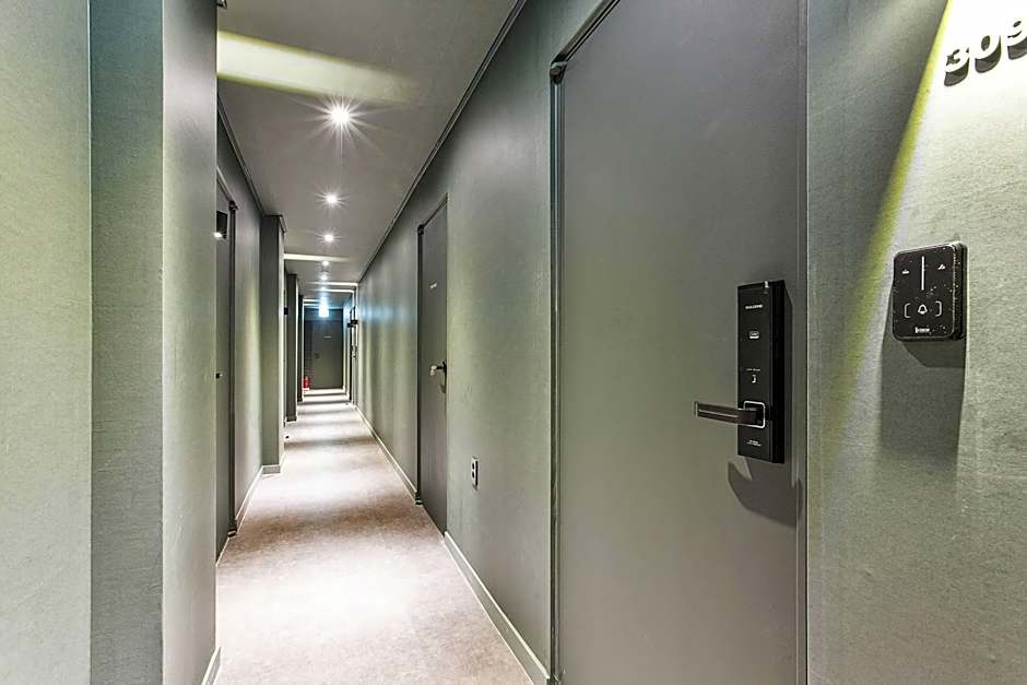 Croissant Hotel Guri by Anook