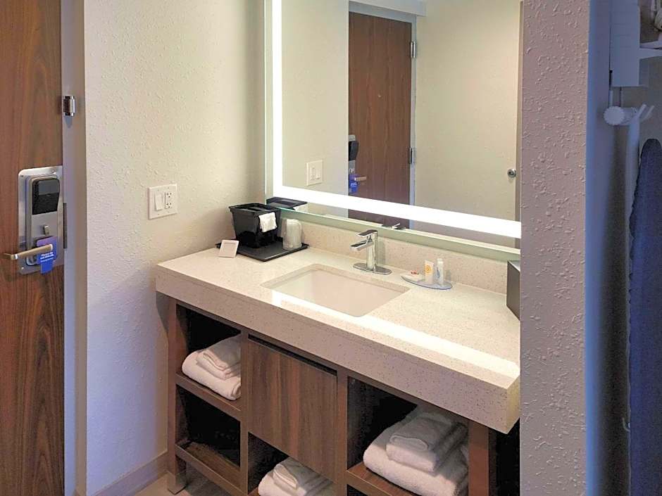 Comfort Inn & Suites Wyomissing - Reading