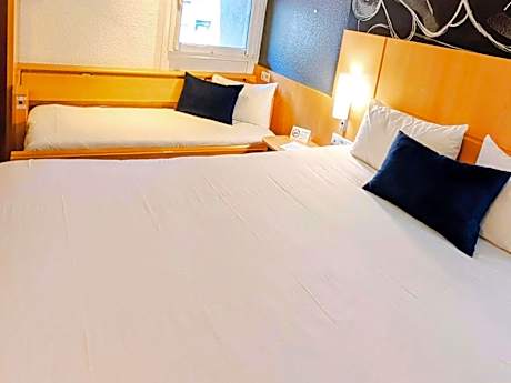 Standard Room with 1 Double and 1 Single Bed