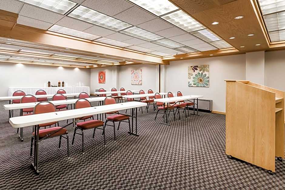 Super 8 by Wyndham State College