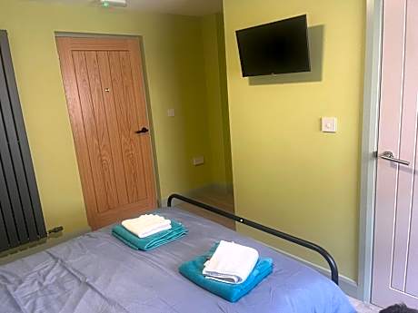 Deluxe Double Room (1 adult + 1 child)