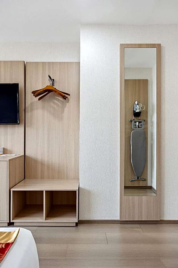 Ramada by Wyndham Flushing Queens