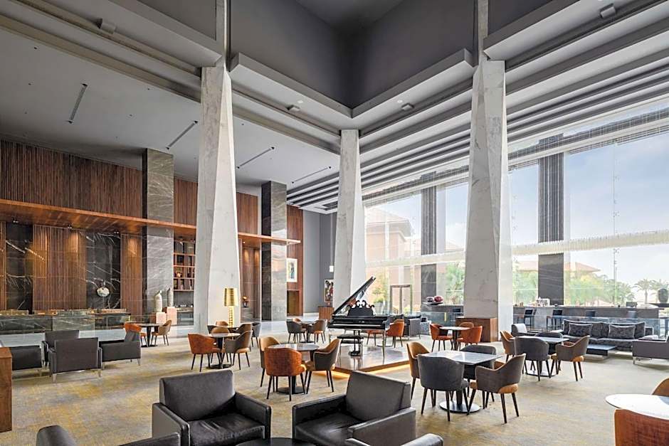 Dusit Thani LakeView Cairo
