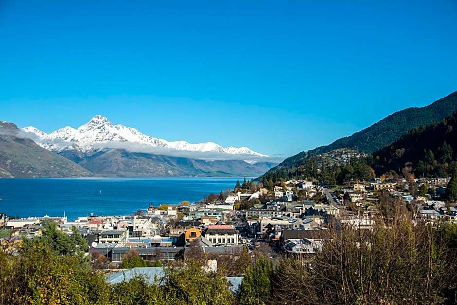 Queenstown House Bed & Breakfast and Apartments