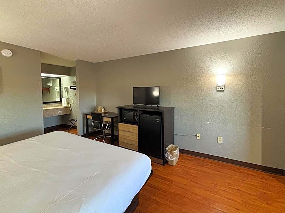 Motel 6 Prattville AL