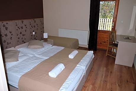 Triple Room with Private Bathroom