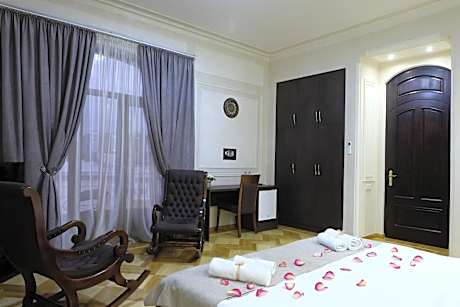 Suite with Hot Tub and Balcony