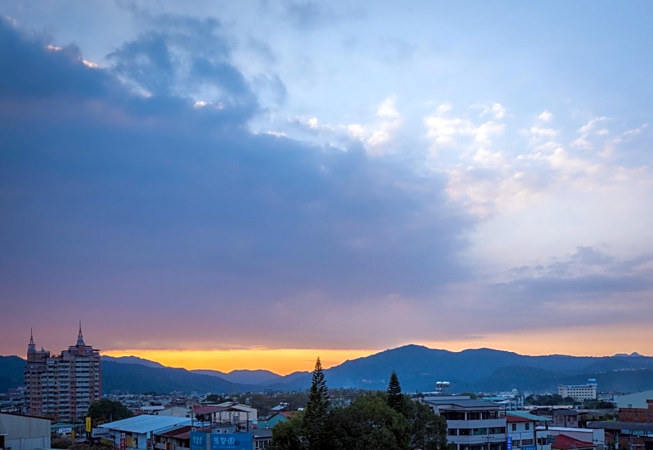 Yadi Hotel