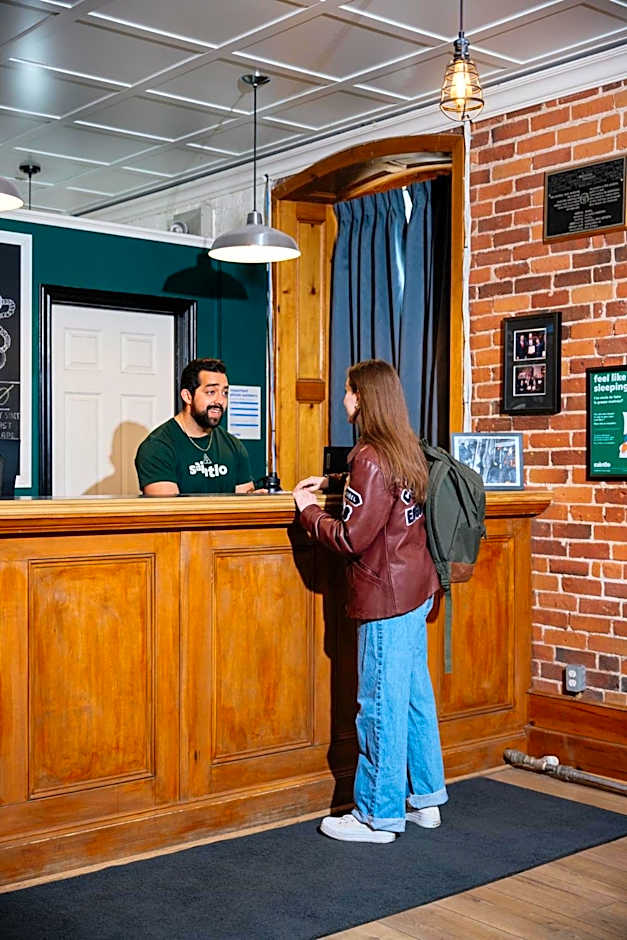 Saintlo Ottawa Jail Hostel