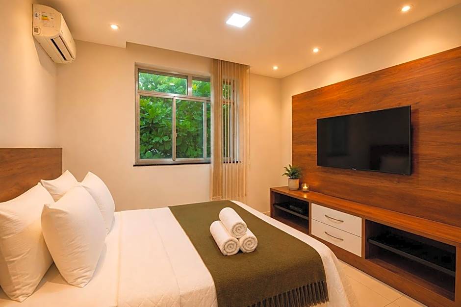 Comfortable 3 Bedrooms: Side Sea View