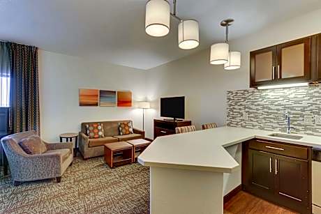 2 Queen Beds 1 Bedroom Suite