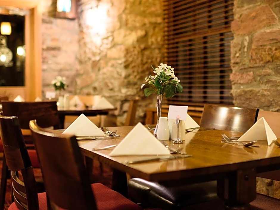 The Britannia Inn & Waves Restaurant