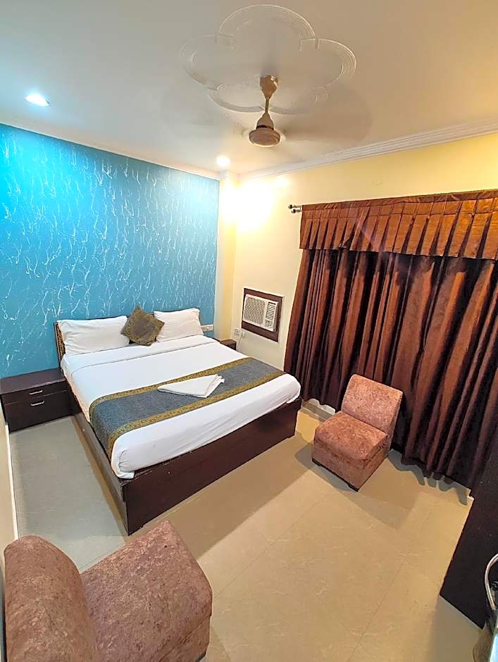 Goroomgo Ashoka Grand Varanasi Indian Only near Railway Station