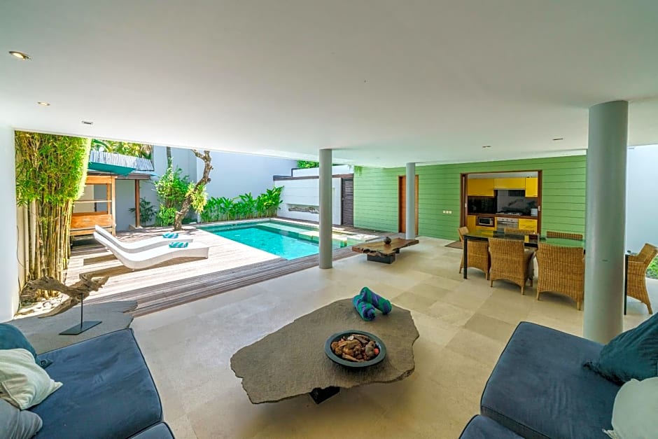 Villa Rio - Contemporary 2BR Villa in Downtown Seminyak