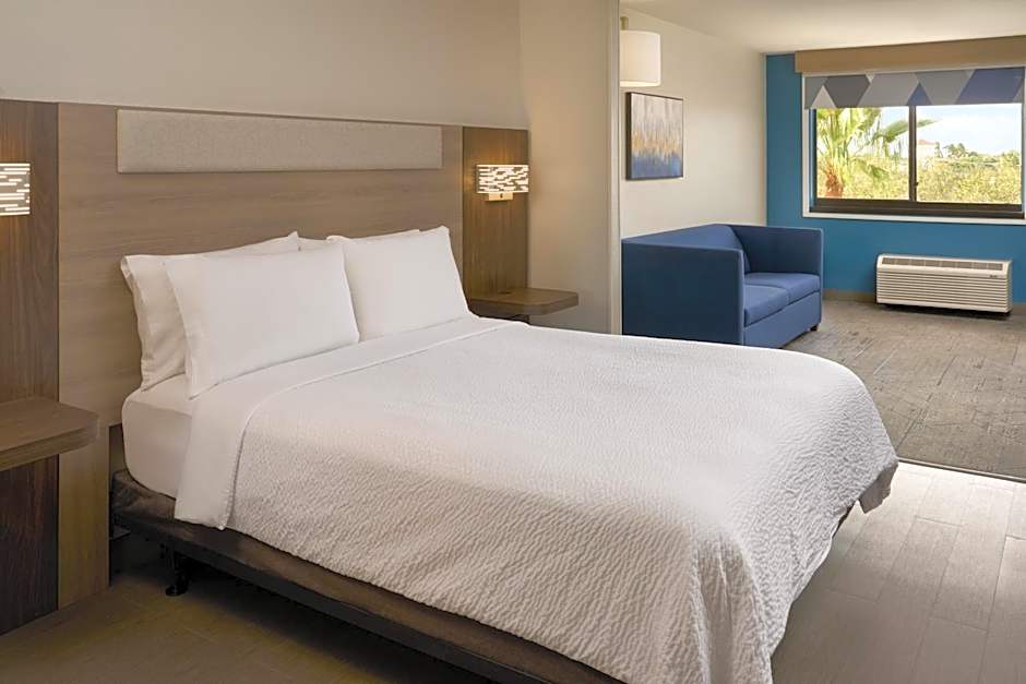 Holiday Inn Express Hotel & Suites Kendall East-Miami By IHG