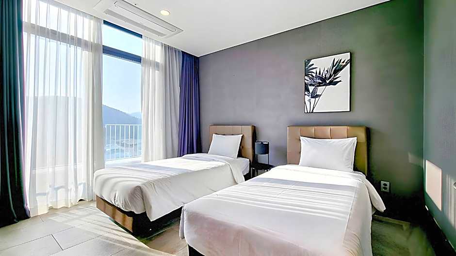 AM Hotel
