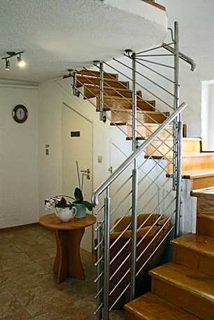 Apartment with Mountain View