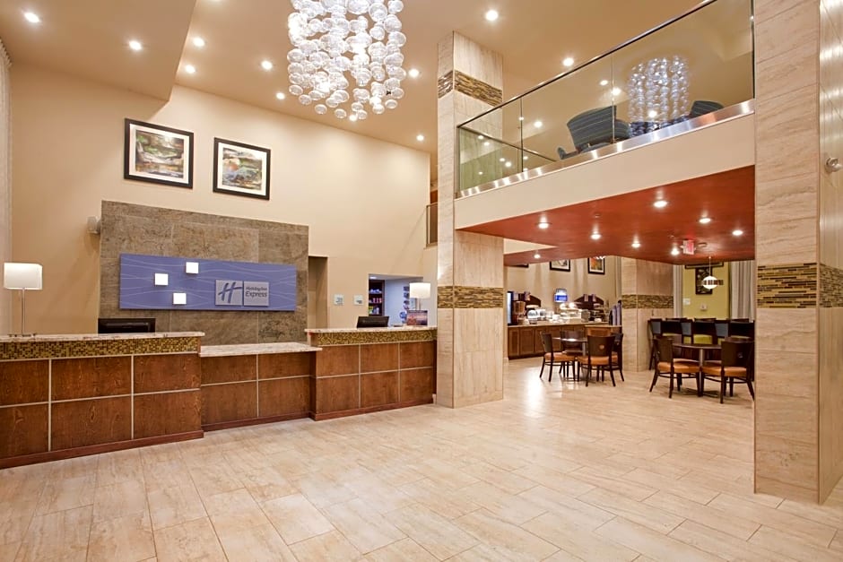 Holiday Inn Express Hotel & Suites Branson 76 Central, an IHG Hotel