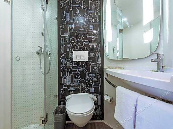 ibis Luoyang Train Station