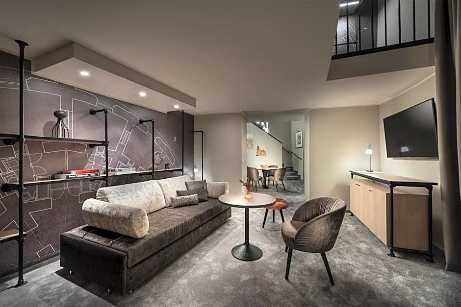 Wasserturm Hotel Cologne, Curio Collection by Hilton