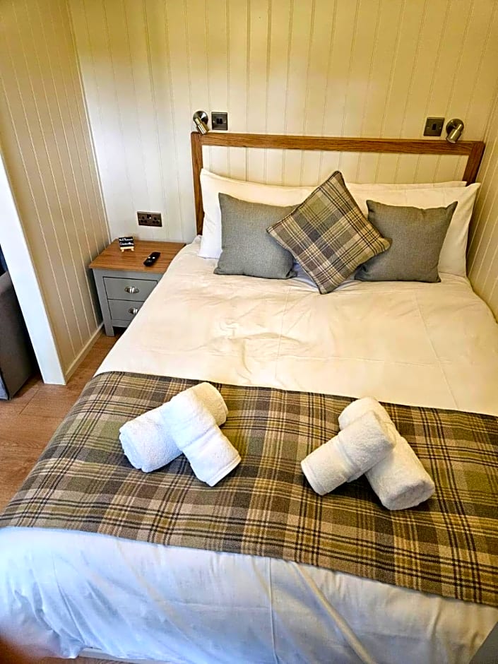 Woodland Shepherds Hut - 'Saga'